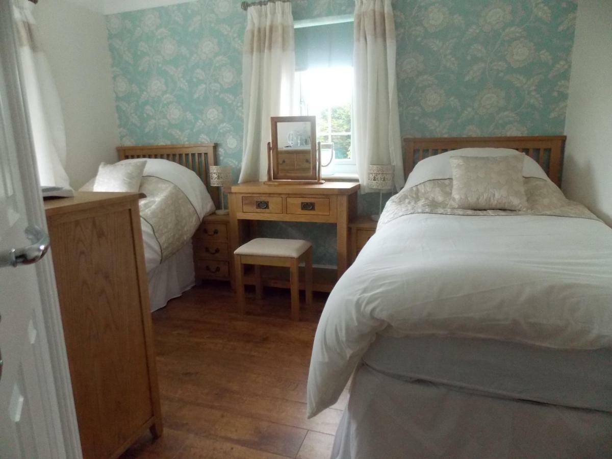 Craig Eithin B & B Holyhead Bagian luar foto