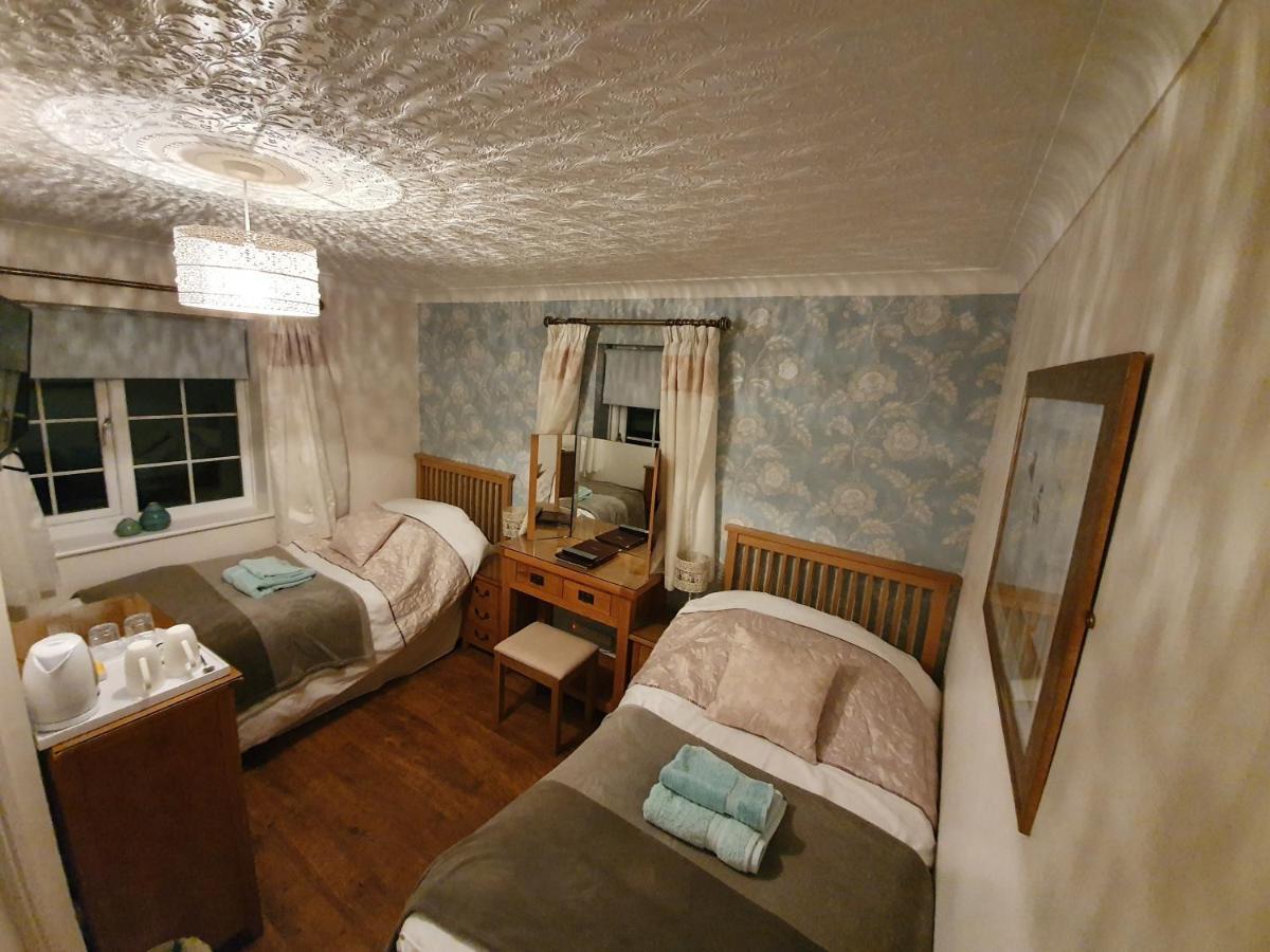 Craig Eithin B & B Holyhead Bagian luar foto